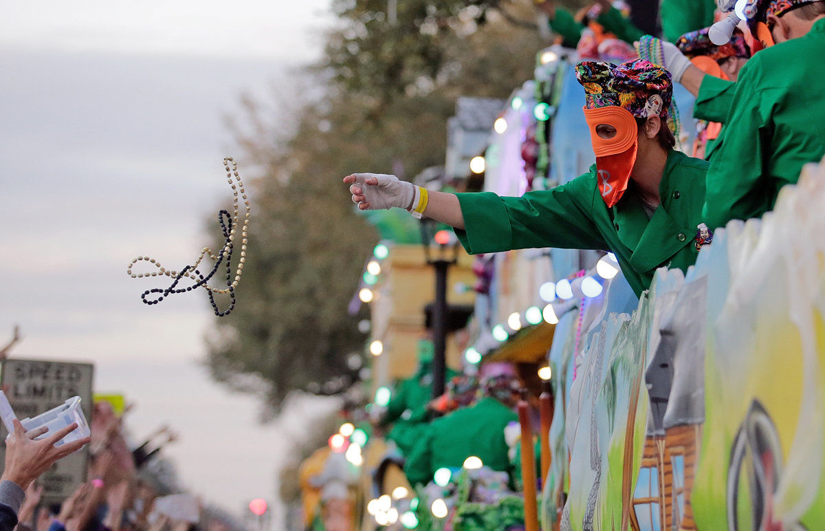 Krewe of Bacchus 2017 rolls in New Orleans: See Mardi Gras parade photos